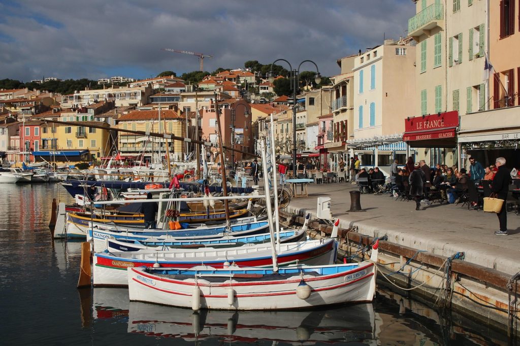 Cassis coastal town in Provence with cliffs and turquoise sea