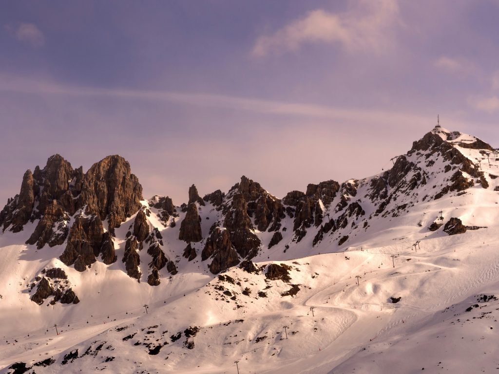 Méribel alpine village surrounded by snowy mountains
