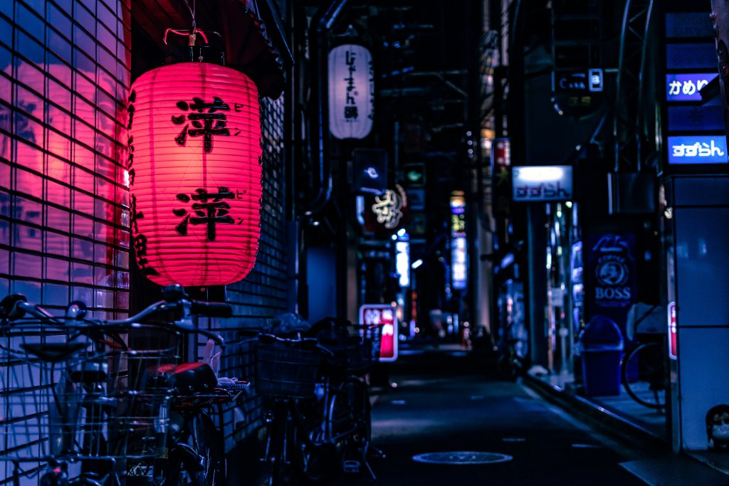 Kyoto street at night with traditional buildings, soft lighting and peaceful atmosphere