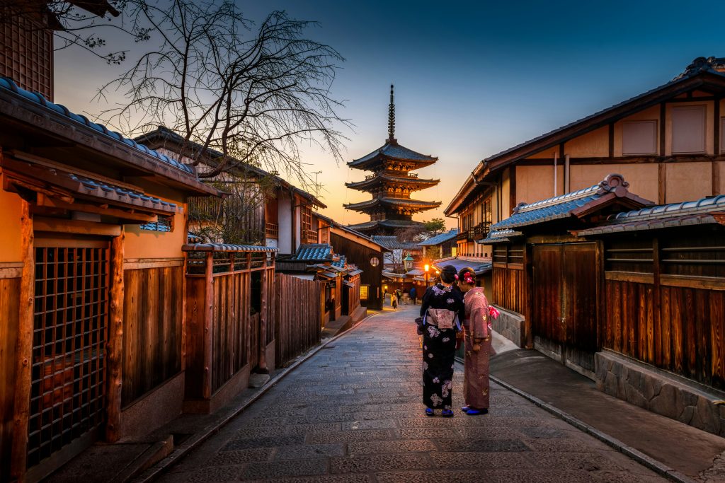 Traditional temples and historic streets in Kyoto with cultural atmosphere – Japan travel guide